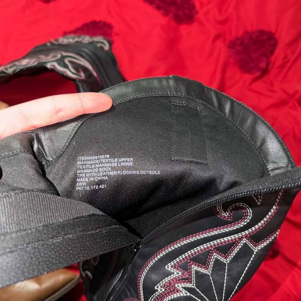 Elegant Black Embroidered Heeled Boots - image 3